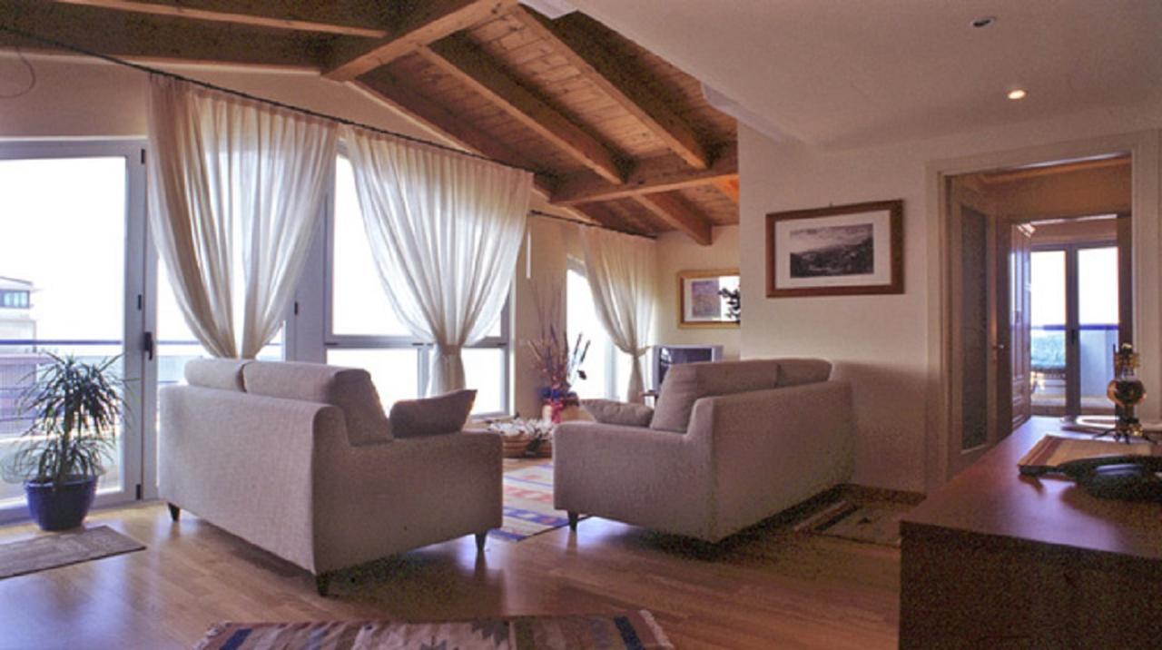 Residence Darsena Cattolica Esterno foto